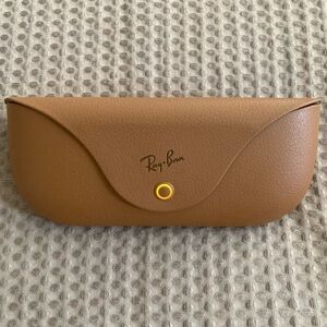 Ray-Ban meta charging case